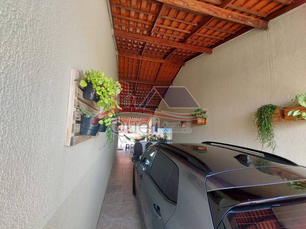 Casa à venda, com 3 quartos, no Itaguaí I, em Caldas Novas (GO) - Queli Gomes de Oliveira