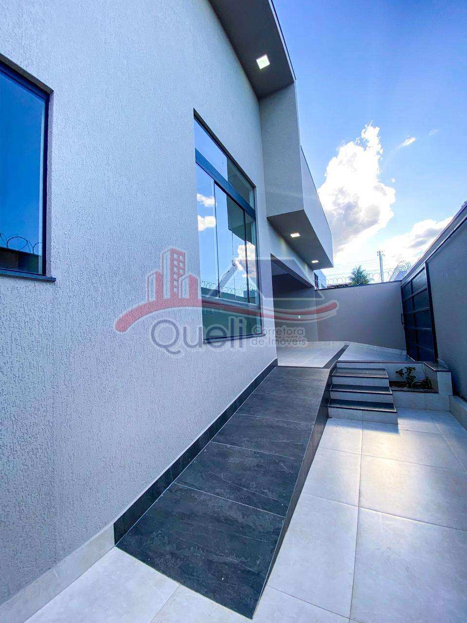 Casa de esquina à venda, com 3 quartos, no Itaguaí 2, em Caldas Novas (GO) - Queli Gomes de Oliveira