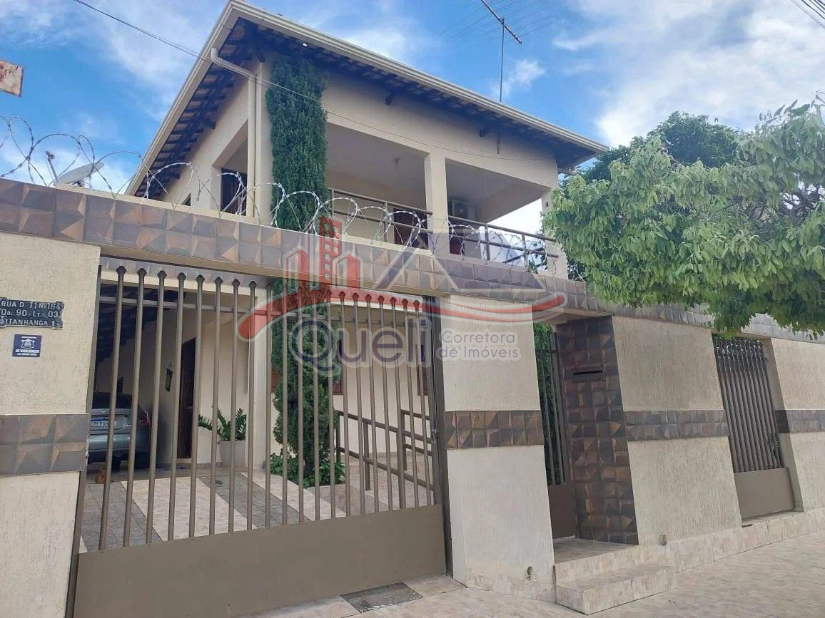 Sobrado à venda, com 4 quartos, no bairro Estância Itanhangá, em Caldas Novas(GO) - Queli Gomes de Oliveira